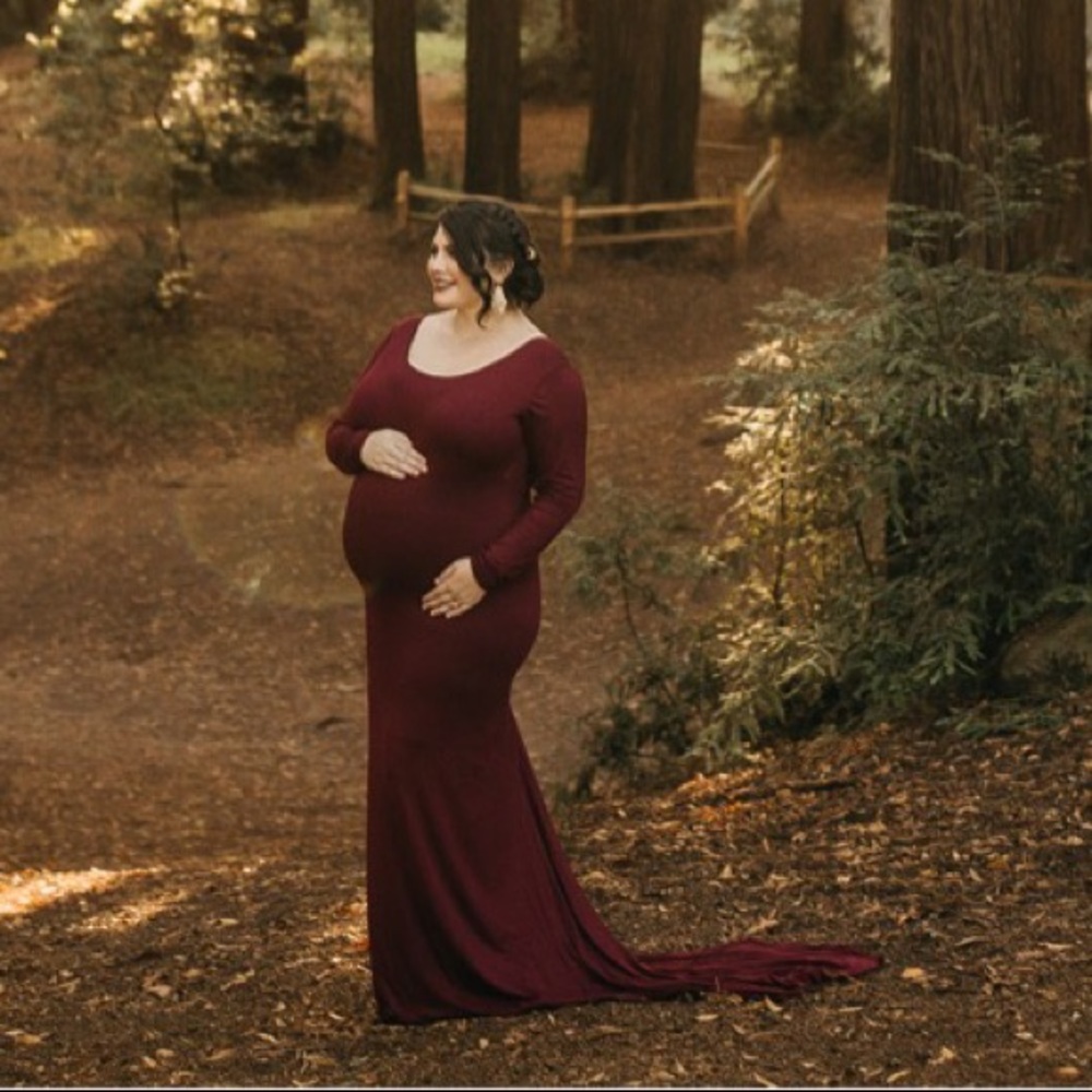 Burgundy maternity photo dress, size 18